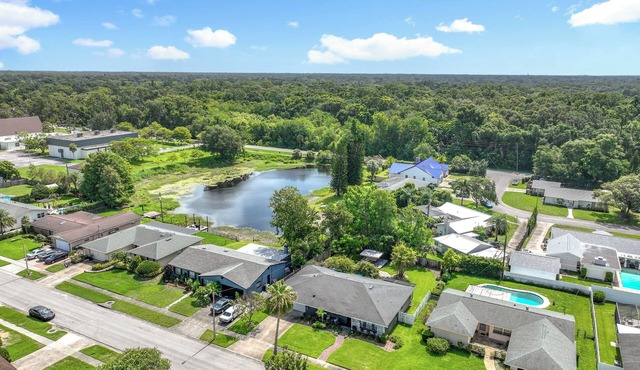 Charming 3 bedroom pool house in Orlando close to airport ,theme parks, shopping