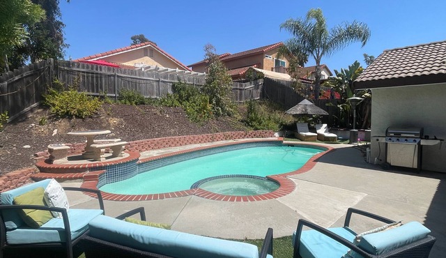 Charming 3-bedroom Private Home with Pool & Hot-tub in sunny San Diego