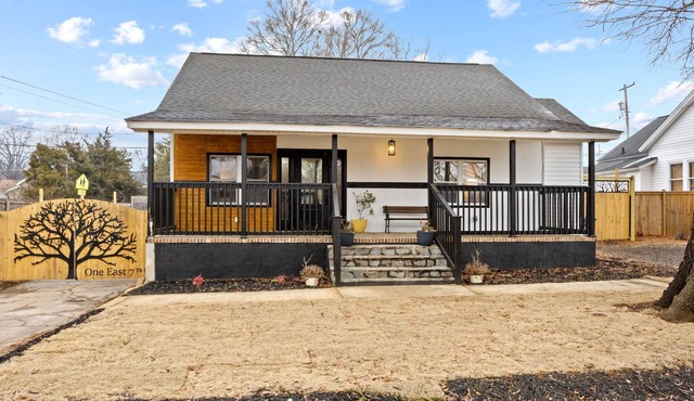 Charming 3-bedroom renovated Mill House just outside downtown Greenville