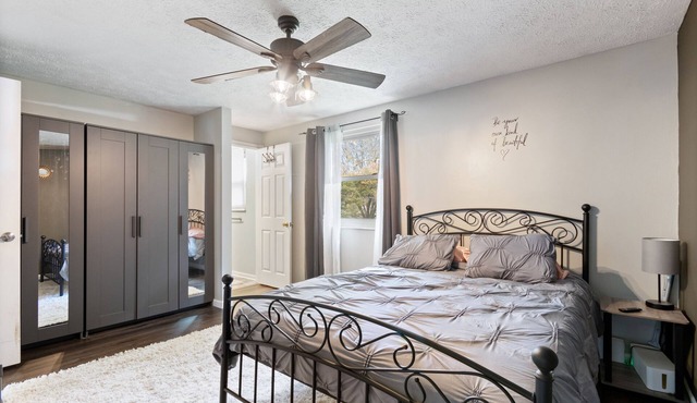 Charming 3-Bedroom Retreat Near Indianapolis