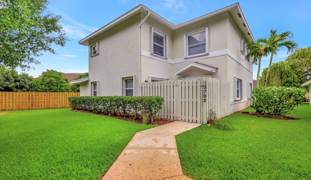 Charming 3-bedroom rental less than 2 miles to Wellington Equestrian Festival