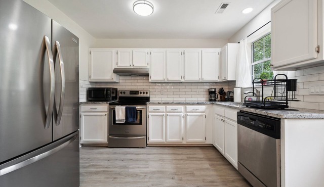 Charming 3-Bedroom Retreat with Fire Pit ~10min to UNCC