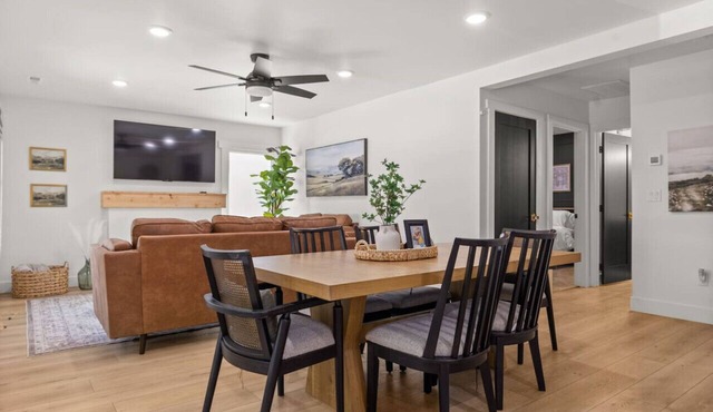 Charming 3 Bedroom Retreat: Perfect for Families, Travelers and Professionals