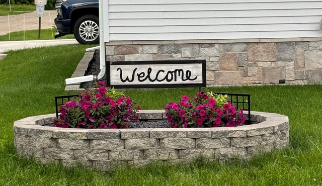 Charming 3-bedroom River/Lake Accessible House across from Clemins River Resort