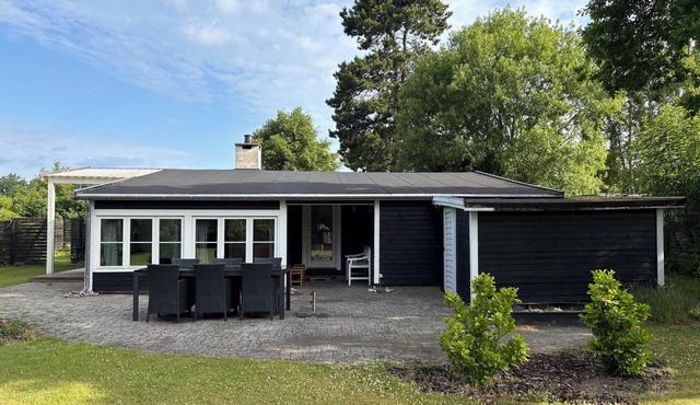 Charming 3-bedroom summerhouse with a big garden