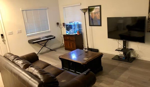 Charming 3-bedroom Smart home in Sacramento with AC, sleep number in Master