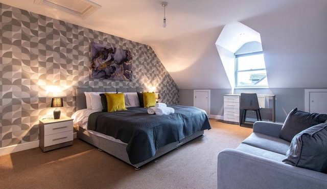 Charming 3-Bedroom Semi-Detached Home with Driveway for One Car