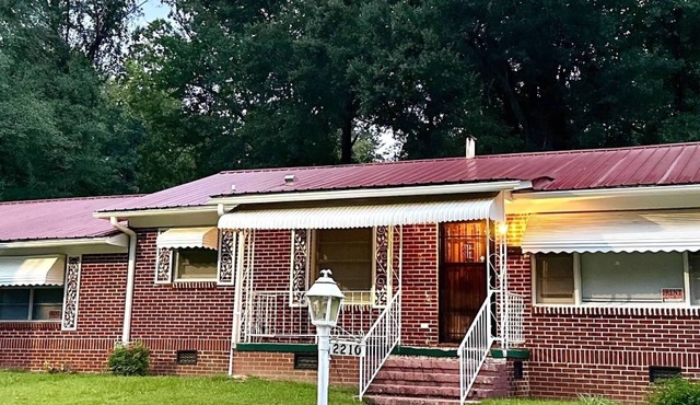 Charming 3-bedroom, spacious home conveniently located near Tuskegee University