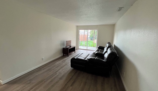 Charming 3-bedroom townhome in Coralville with WiFi