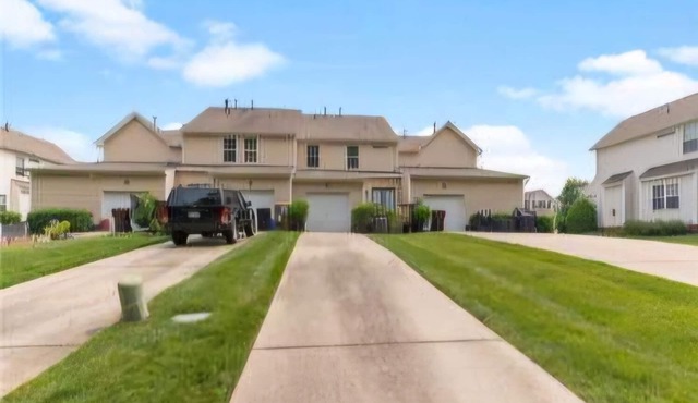 Charming 3-bedroom townhome in Midlothian with WiFi, TV and AC