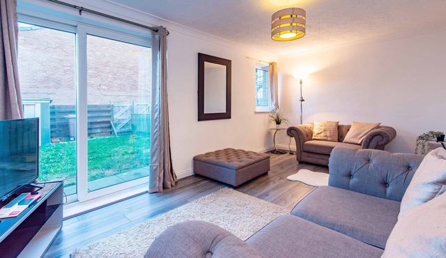 Charming 3-Bedroom Terrace House with Private Enclosed Garden