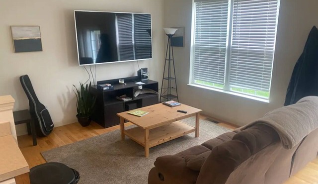 Charming 3-bedroom townhome with AC and WiFi in Boalsburg - 10 min from PSU.