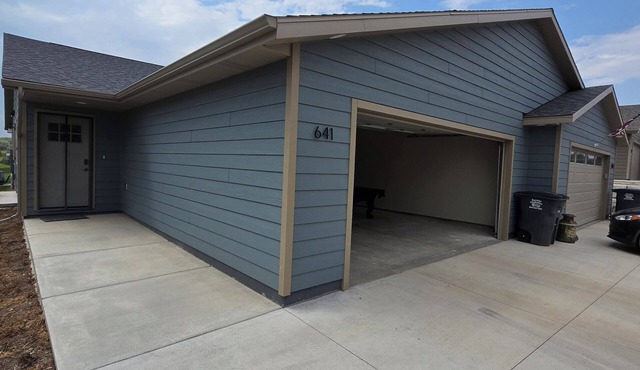 Charming 3-bedroom townhome with AC and WiFi in wonderful Box Elder