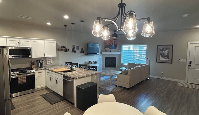 Charming 3-bedroom townhome with AC and WiFi in Flagstaff