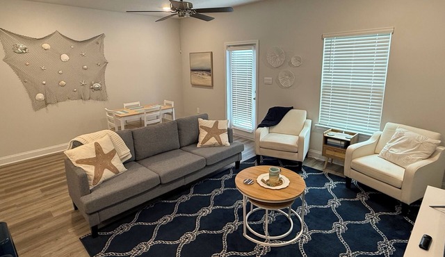 Charming 3-bedroom townhome in Gulfport, central location, WiFi, in home laundry