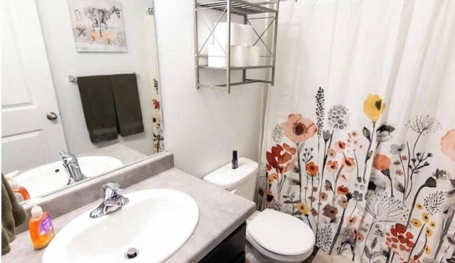 Charming 3-bedroom townhome in Herriman with WiFi and AC