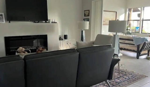 Charming 3-bedroom townhome on golf course in Sarasota, Florid