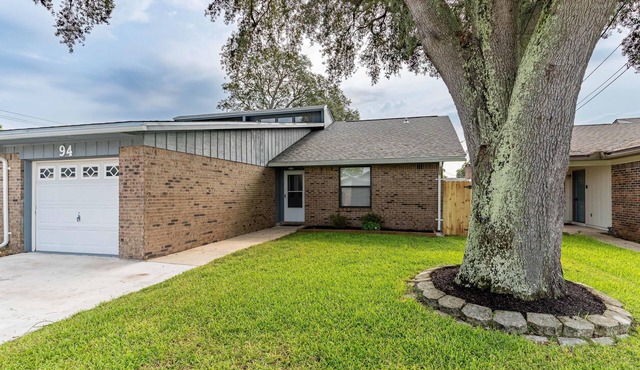 Charming 3-bedroom townhome in Shalimar with WiFi