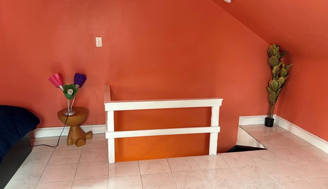 Charming 3-bedroom townhome with WiFi, AC in soothing Chester