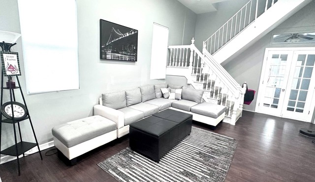 Charming 3-bedroom townhome with WiFi, AC in Glenwood