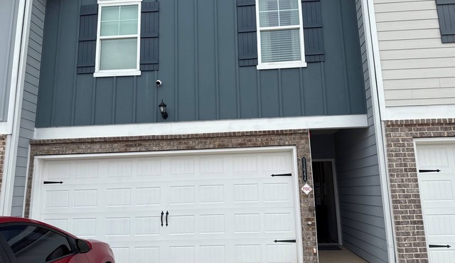 Charming 3-bedroom townhome with AC and WiFi in delightful Hampton