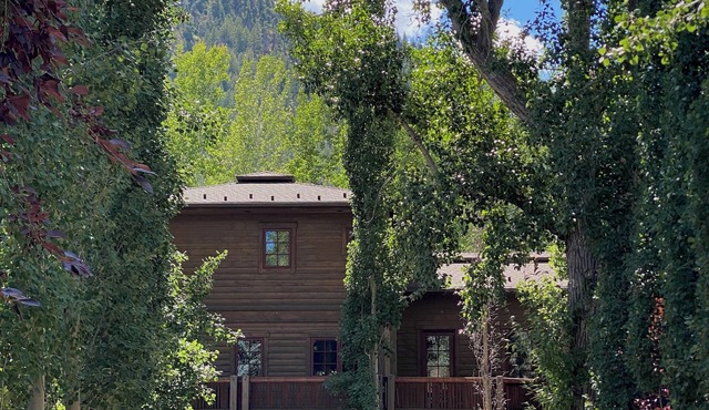 Charming 3-bedroom townhome in beautiful Ketchum, Idaho!