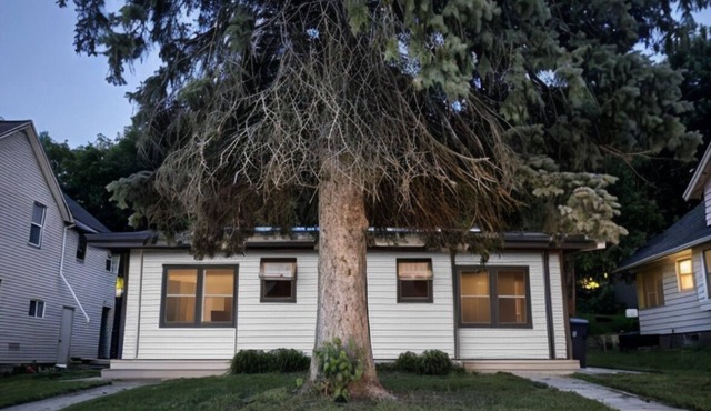 Charming 3-bedroom townhome with fitness room and AC in lovely Mankato