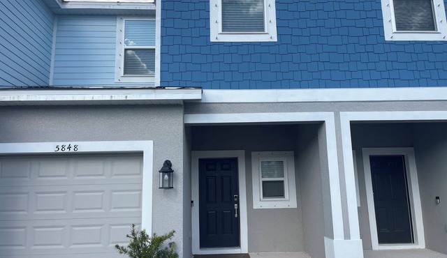 Charming 3-bedroom townhome with easy access to beach, shops, and restaurants.