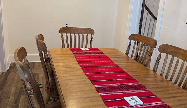 Charming 3-bedroom townhome with WiFi, in central location in Potsdam Village