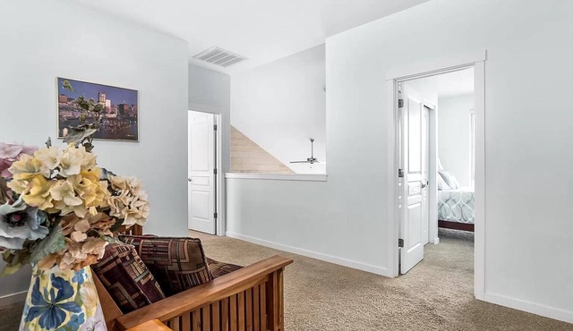 Charming 3-bedroom townhome with WiFi, fitness room in peaceful Redmond