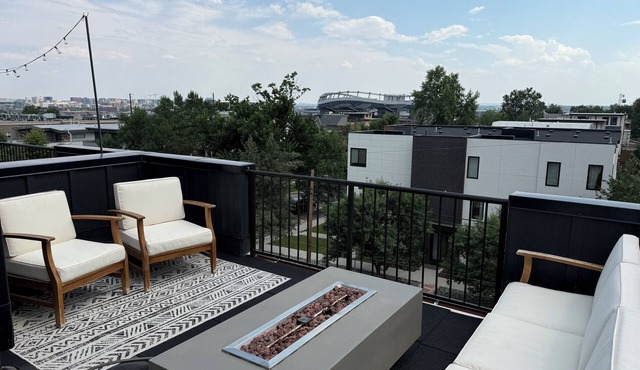 Charming 3-bedroom townhome in lovely Denver - close to Mile High and Downtown!