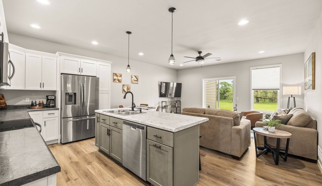 Charming 3-bedroom townhome with a backyard, WiFi and AC in delightful Plover WI