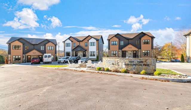 Charming 3-bedroom townhome in Powell with a fresh coastal vibe!