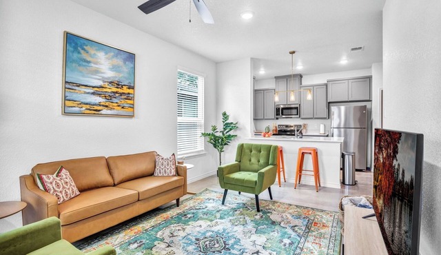 Charming 3-bedroom townhome in pleasant Temple with AC, WiFi
