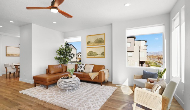 Charming 3-bedroom townhome with WiFi, AC in lovely small community