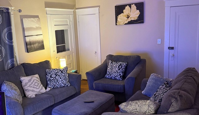 Charming 3-bedroom upper unit home