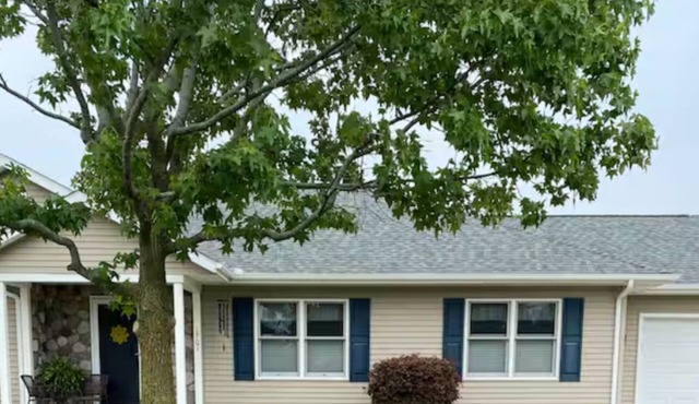 Charming 3-bedroom house in Belle Vernon with WiFi and AC