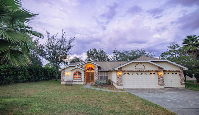 Charming 3-bedroom house with Pool (Not heated), WiFi, AC in North Weeki Wachee