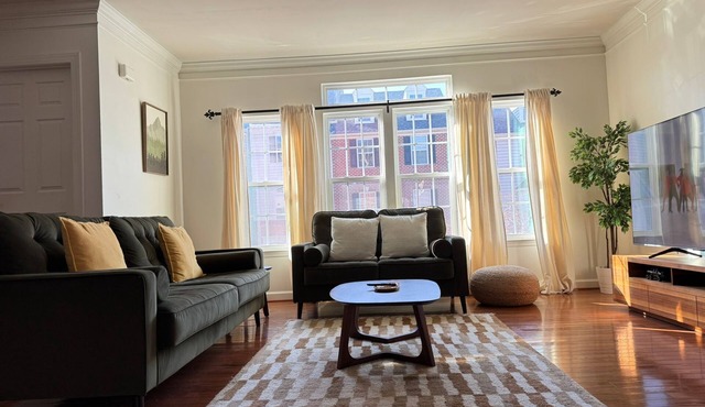 Charming 3-bedroom townhome in Burtonsville with a great view