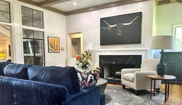 Charming 3-bedroom house across from city park and swimming pool in Centerville