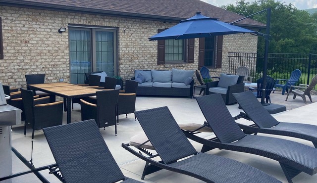 Charming 3-bedroom Happy Valley Home with Large Pool!