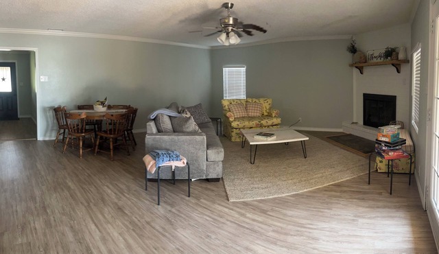 Charming 3-bedroom house with AC , heater , fireplace in China Spring, Texas