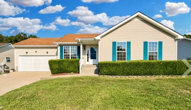 Charming 3-bedroom house near historic downtown Clarksville.