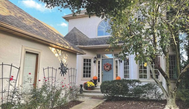 Charming 3-bedroom house with WiFi and AC in cool Conshohocken