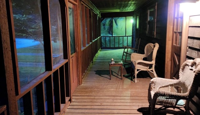 Charming 3-bedroom house with WiFi and AC in Douglasville