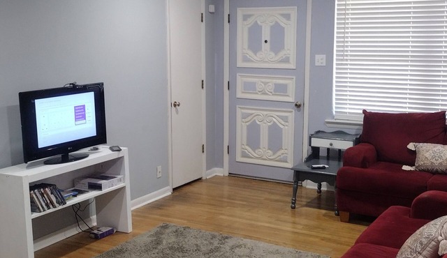 Charming 3-bedroom house with AC and WiFi in lovely Duncanville community.