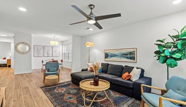 Charming 3-bedroom townhome in midtown Fayetteville close to everything!