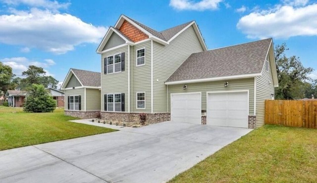 Charming 3-bedroom Guest Suite with WiFi and AC in Savannah GA