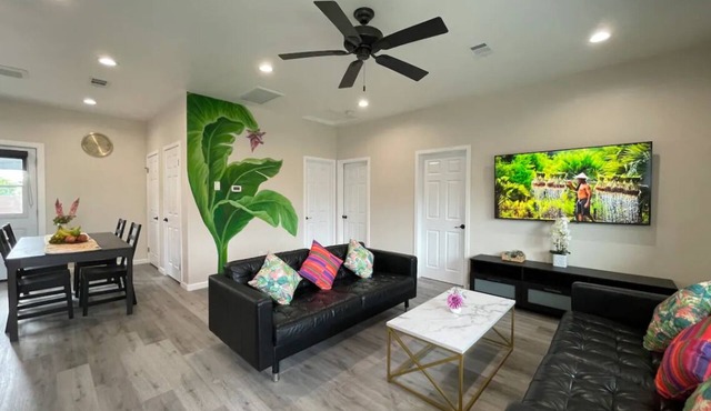 Charming 3-bedroom house Tropical theme delightful Garden Grove