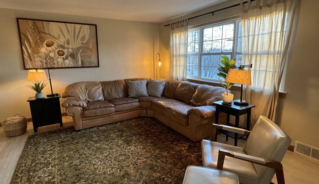 Charming 3-Bedroom Cottage in Glen Carbon